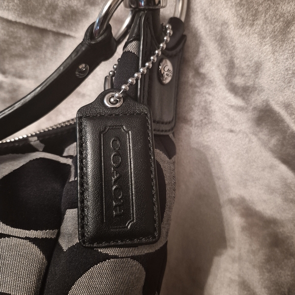 Coach Kristin Signature Hobo Bag. - Picture 2 of 5